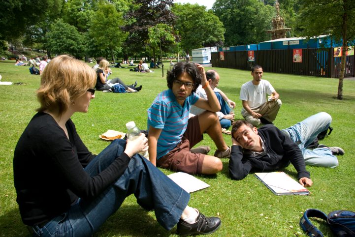 Informal chatting over a sandwich in the park